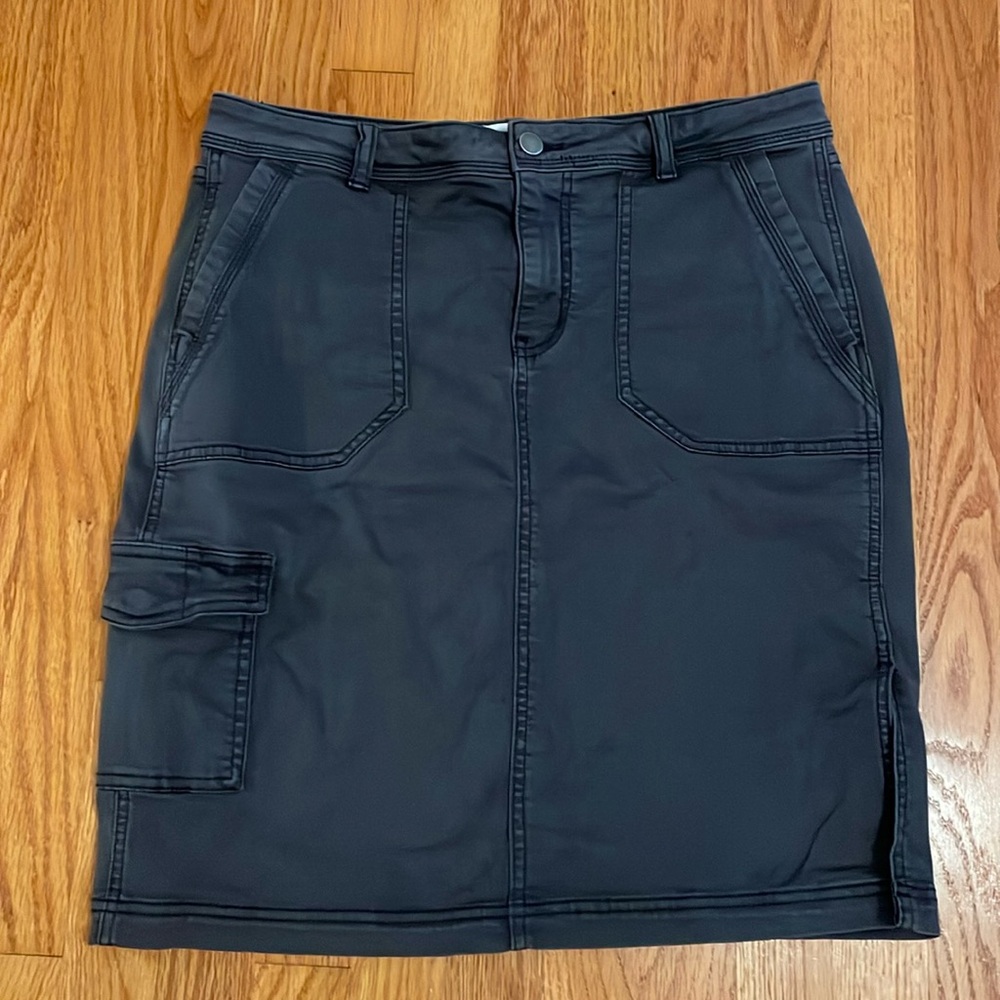 Caslon gray cargo skirt size 10